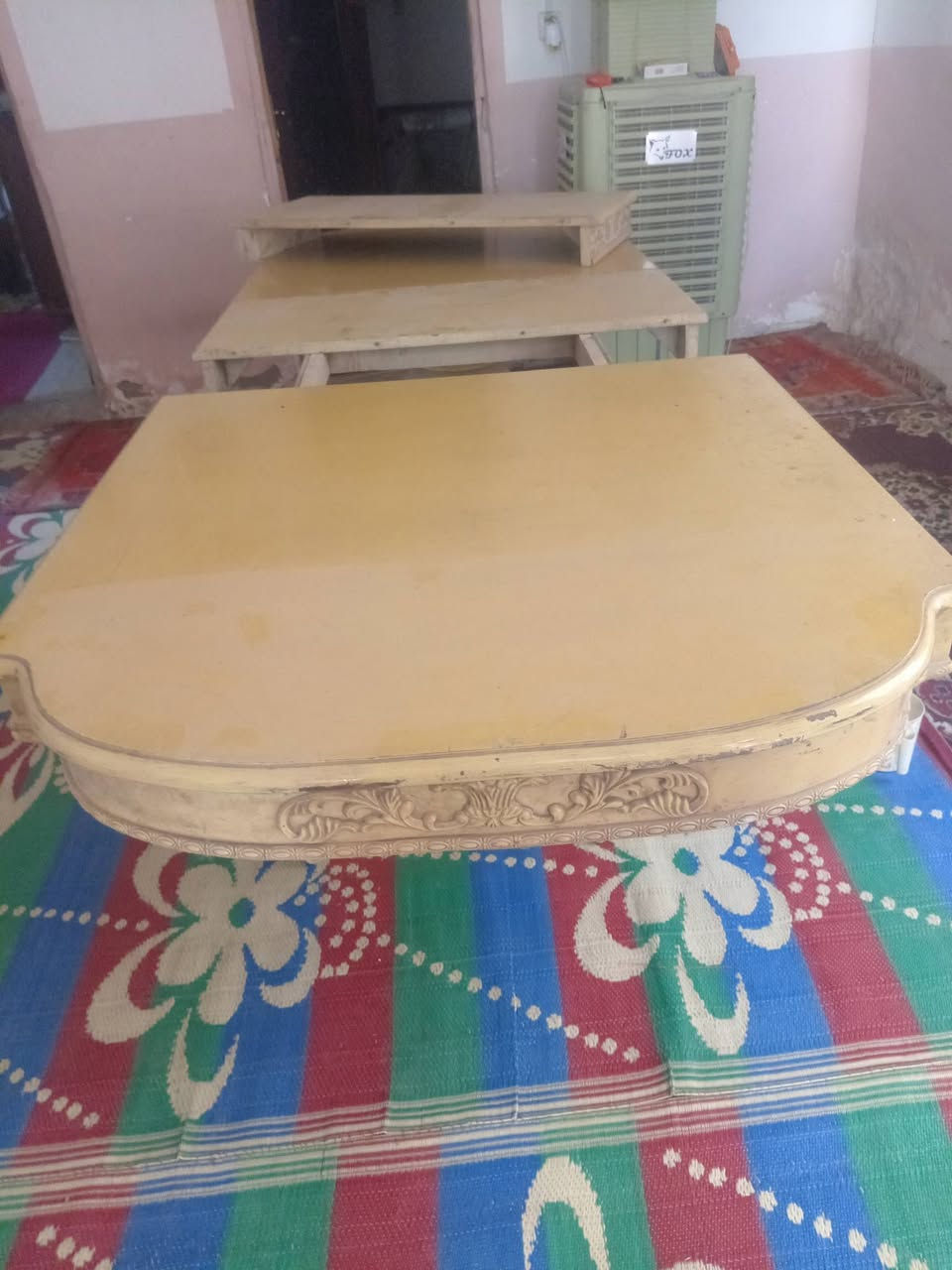 سلام عليكم ميز طعام لبيع بدون كراسي الطول يصير ٢او ٤٠ ويتكبر يصر ٣او ٤٠ المكان كوفه شارع المعمل هذا رقم ***********
