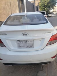 اكسنت للييع2012  ماشيه 180 الموصفات  1شاشه تحكم تدعم Apple CarPlay وAn...