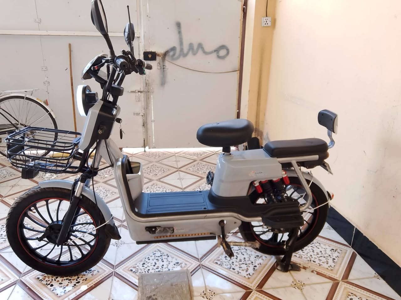 باسكال مستخدم بعده نظيف (٥بطاريات) للبيع بسعر ٤٠٠ وبي مجال للشراي مراسله على خاص العنوان التحرير بالقرب من مارية مول


**إذا كنت صاحب هذا الإعلان وتريد حذفه لأي سبب، رجاءا أرسل رسالة إلى الدعم الفني**