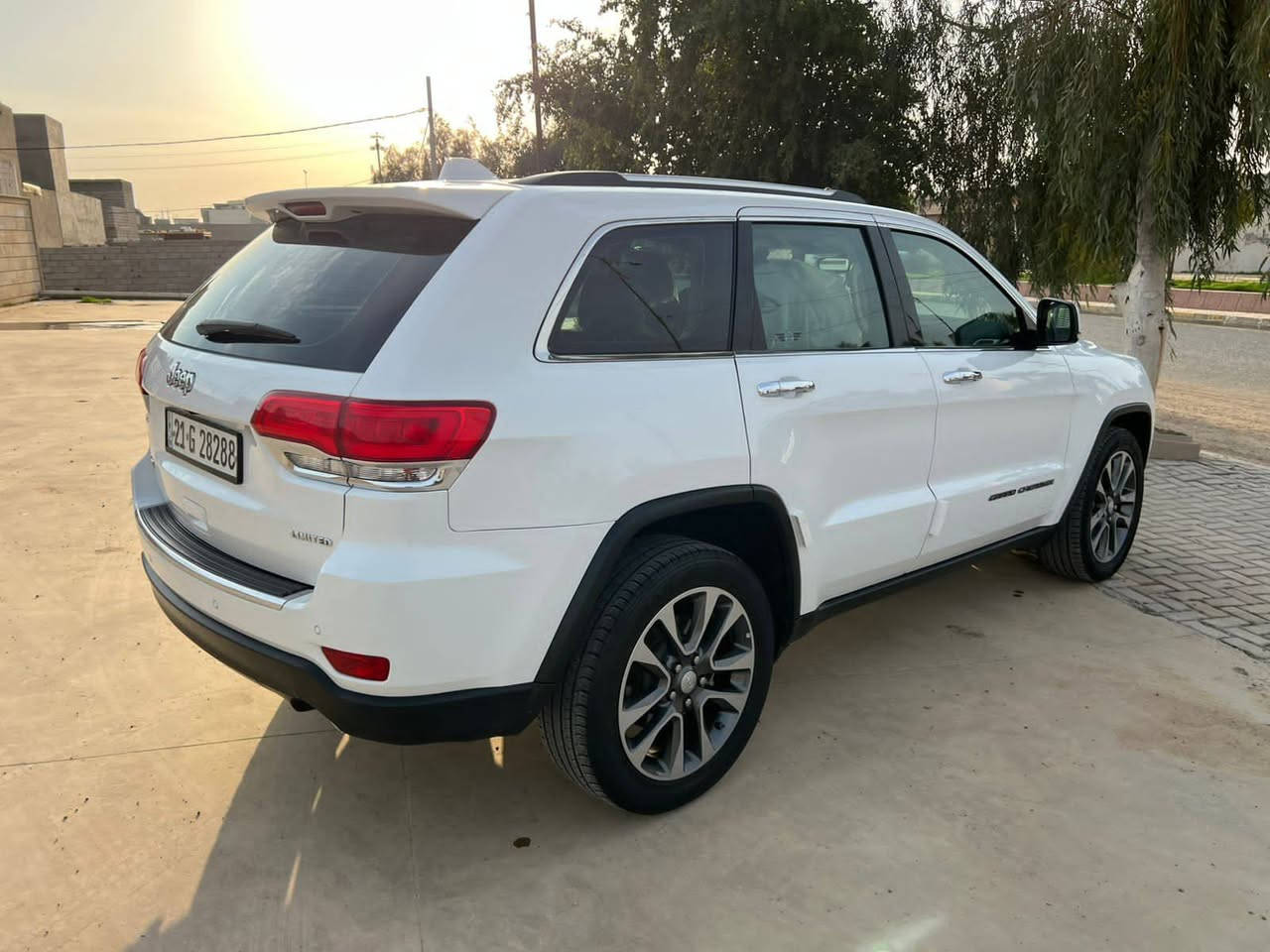 جيب 2018 
شركة  هالم خليجي كفاله
خليج گراند شيروكى
وكاله  مواصفات ليمتدد بلاص . ثلاث شاشات . فول فول 
 سياره كل شرط عل وضع بلاد شريكة مكفول كفال عام  . 
** ماشى 102كم. سكف بانوراما  
2-كشن هيتر وكشن تبريت.كشن كهربا ئي وكشن مساج.استيرن هيتر استيرن شفطاط وتحكم قرص سيدي لايد ليد لايدزينون. مرايا هيتر -مرايه حساس  ئوتوبريك  ئوتو ترافلايت  ئوتوستارد. تحديد سرعه
8- 10 سماعة ديجه ي بل سندوق بلاد شريكه  
تبريد مركزي *-صندوق شفط يدات نيكل +يدات بصمه .
 مرايه شفطاط ومرايه رادار طايرات جديد شريكه سبيرمقدس مانازل . زراكات ماء مال لايتات.
تحديد سرعه . شغال دعاميه كدام ودعاميه وره بي رادار وحساسات. محرك وكير شرط وضمان .
كل جسم شرط عل وضع بلاد شريكه. 
ملاحض/رقم جديد هزه وسنويه  كل جديد لي حد سنة 2029
رقم تليفون صاحب سياره. وتس ئاب بي هم. كركوك, العراق


**إذا كنت صاحب هذا الإعلان وتريد حذفه لأي سبب، رجاءا أرسل رسالة إلى الدعم الفني**