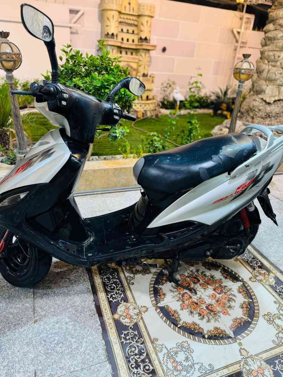 السلام عليكم للبيع دراجة ماكس  140  دراجة حلوه ونضيفة عليها صيانه كاملة   
العنوان بغداد الاعضمية 
***********
