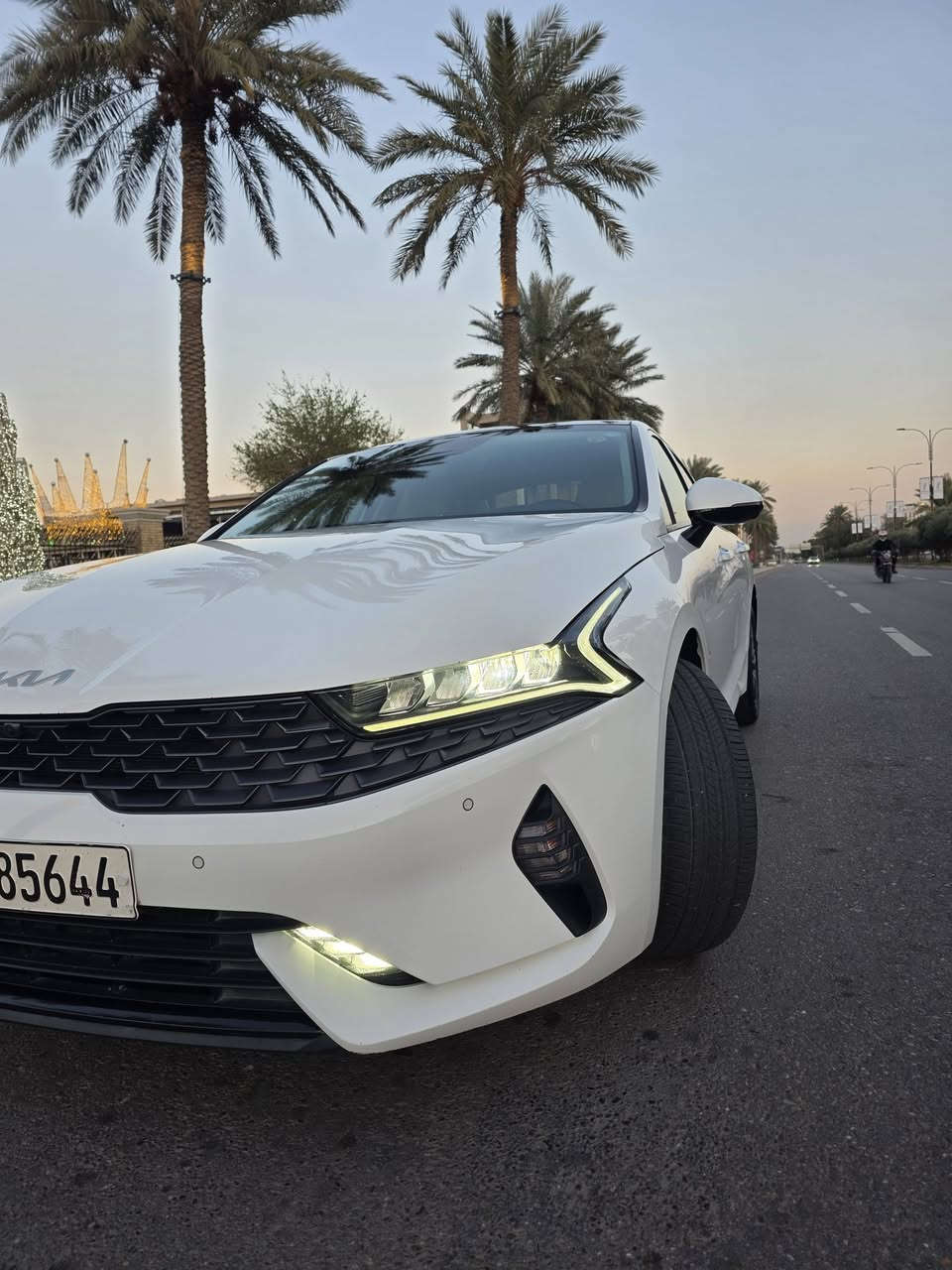 السلام عليكم

للبيع K5   موديل 2023 فول مواصفات 1/1vip وكالة نم
السيارة بأسمي رقم اربيل

اعلى فئة بالكي فايف من حيث المحرك والمواصفات والجناي راح يعرفه من الصور مكينة 2.5
السياره مكفولة كفاله عامه من حيث الكشر والمكينه والكير

السياره ماشيه 50500 km قابله للزياده
*بانوراما بصمه وتشغيل عن بعد
*داتا شو
*دشبول ديجتال
*كامرة جانبيه عند فتح الاشاره
*فول تحكم ستيرن
*4 كاميرات
*حساسات امامي خلفي
*كشنات تدفئه وتبريد 
*كشن سايق وضعيتين خزن 
*مري كهرباء + قلاب عند الرجوع
*هاند بريك كهرباء +اوتو هولد
*اربع وضعيات قياده
السعر 230 وبيها مجال 
مكان السياره بغداد / شارع فلسطين
للتواصل واتساب ***********
