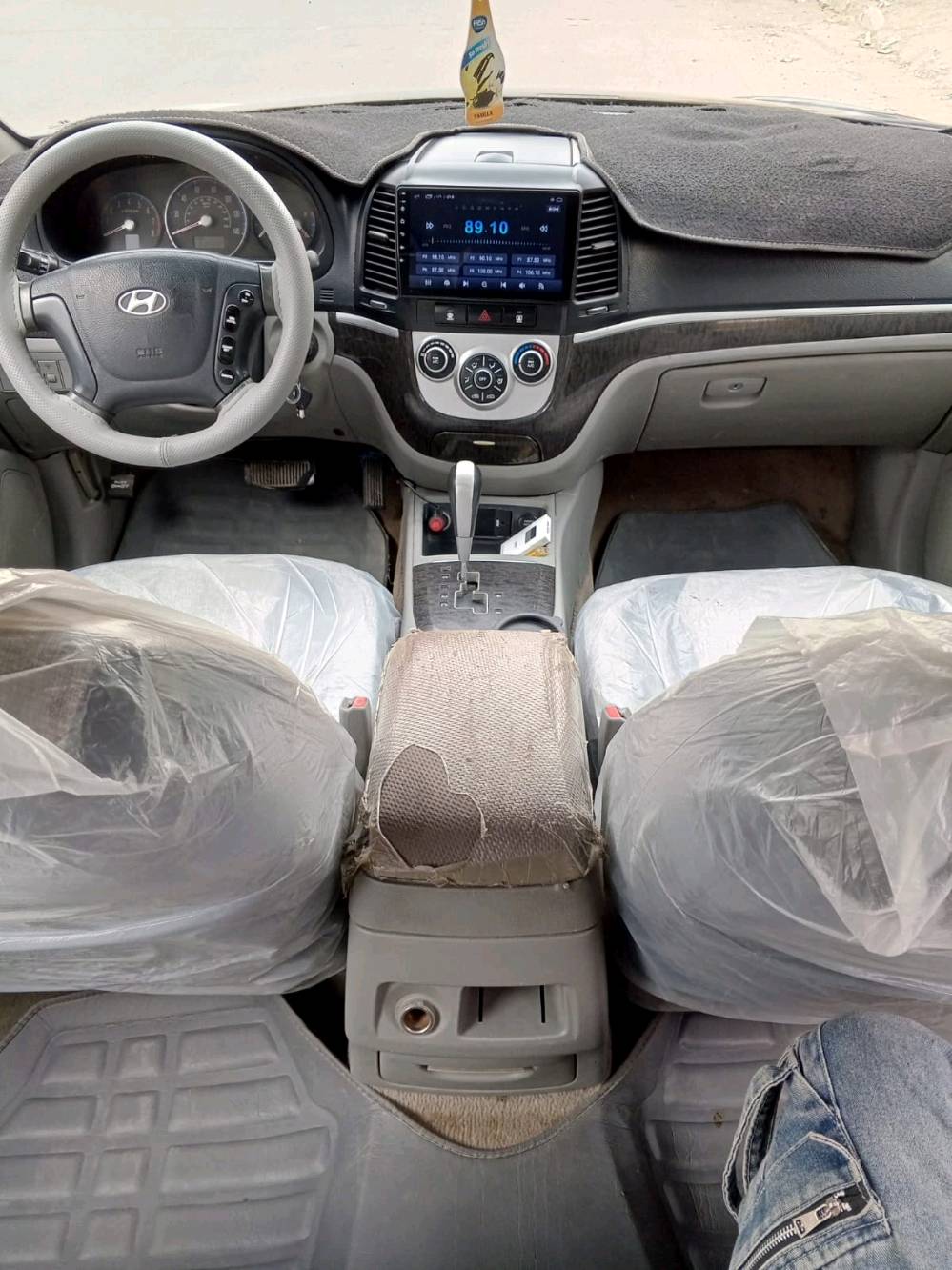 (ارخص سنتافية ب 88)
شوف خواتها وخابرني 
سيارة سنتافيه موديل 2007 خمسة راكب  كير مكينه كفالة مكينه 2700 ستة سلندر دوش المرغوب  تبريد ثلاجة 
تخم تاير جديد كهربائيات كلها تشتغل لايت زنون السيارة كاملة مكملة ترايها للبصرة تحويل مباشر سنوية لل 28 رقم بغداد 
السعر : 88 وبيها مجال اخوان بدون كسران السيارة جوة السوك ونظيفة حيل
العنوان : بغداد الشعب يم سوك شلال 
الرقم : ***********
          *********** 