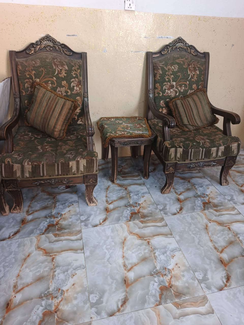 طباخ كريازي الاصلي شغال شرط الفحص فقط عين وحده واكفه 
وتخم ملكي مصري مثل ماواضح كدامكم بالصور الشراي يتصل 
***********
