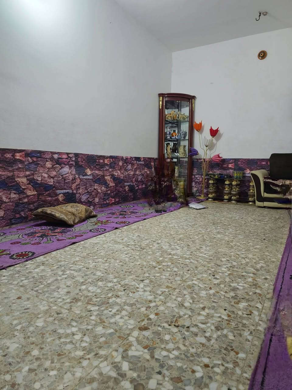 دار سكن للبيع
مساحه ١٥٠متر غرفتين وصاله ومطبخ وبراني ومجمع صحيات حي العسكري قرب بيت محمد ال سميع على شارع 20 م للاستفسار الاتصال على الارقام 
***********

