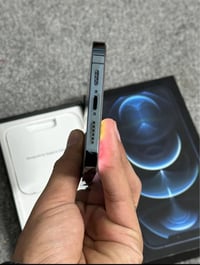 ايفون 12 برو ماكس مبدل شاشه و بطاريه  اصليات 07806452242