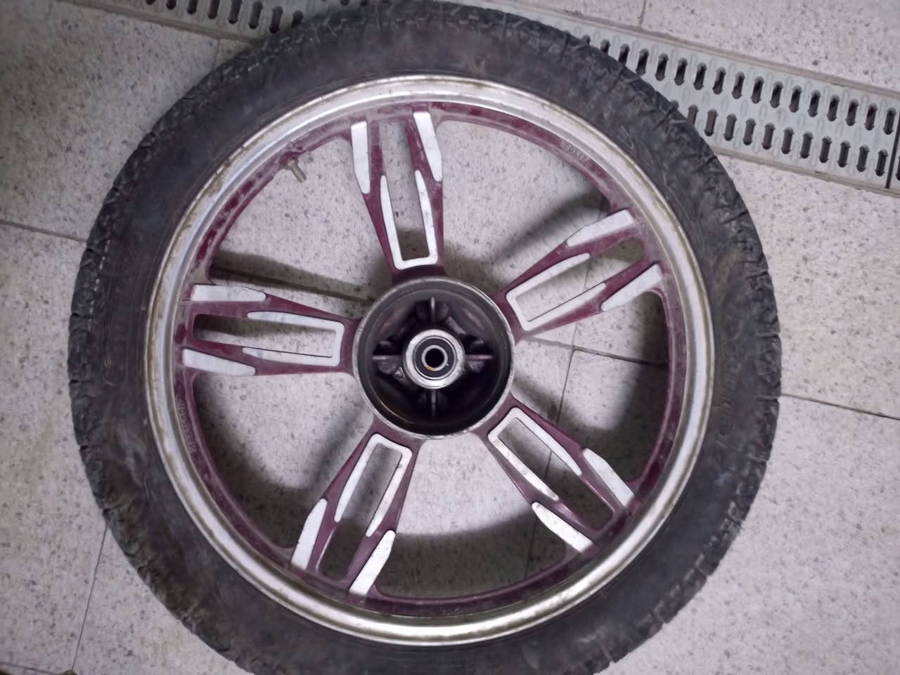 السلام عليكم غراض ايراني للبيع الويل أبو التاير كامل منفوخ السعر 75 الف قفل بغداد حي العامل للاستفسار ***********
