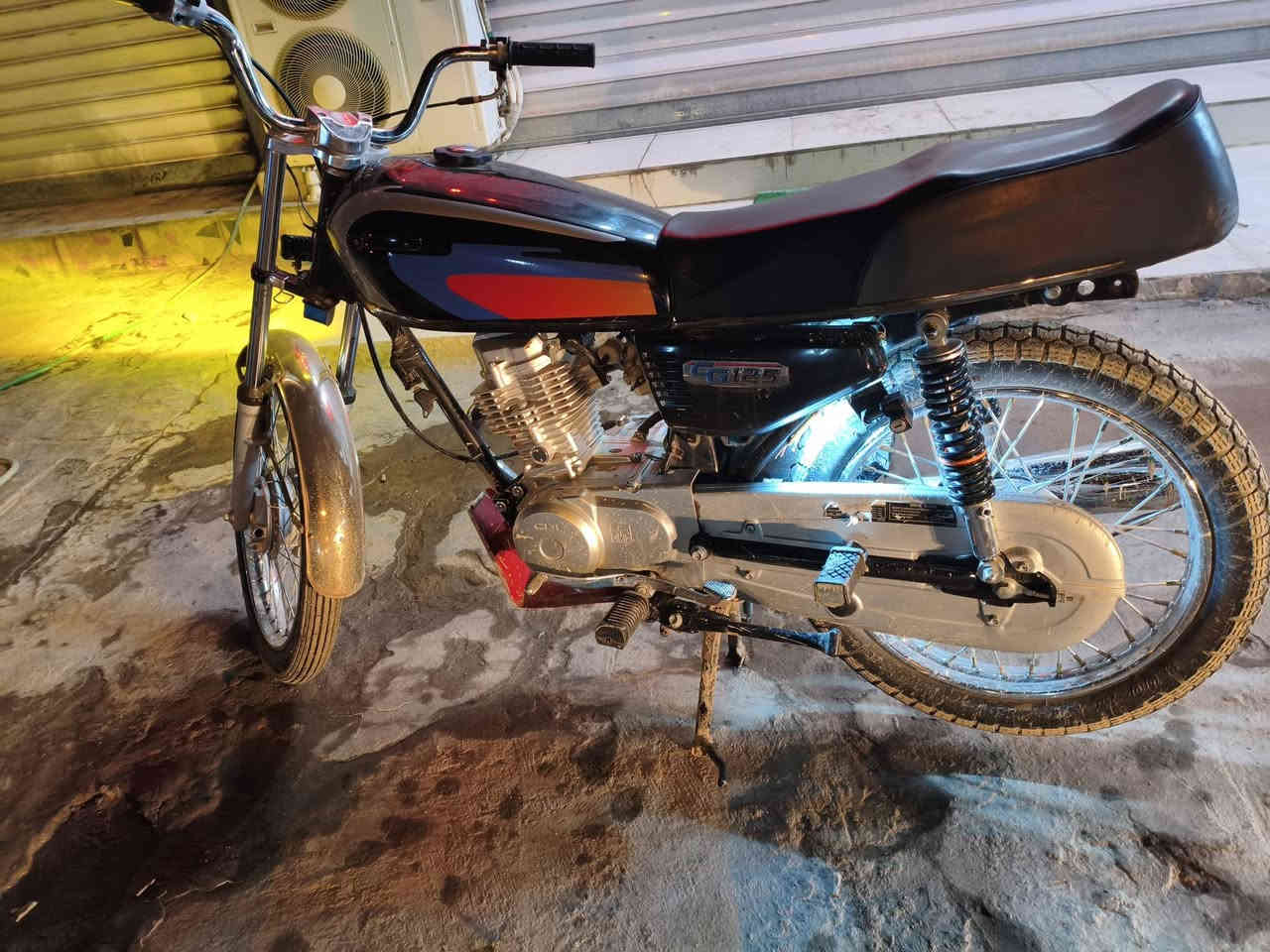 سلام عليكم دراجه ناما ادوات صارلها شهر من معمره مبدله مره وحده دهن للبيع مكاني ب الكرنه سعرها ٧٥٠ وبيها مجال هاذا رقمي *********** موجود واتساب واتصال
