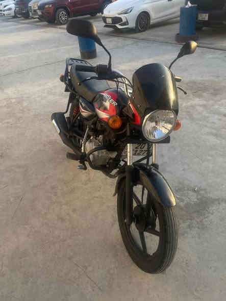 السلام عليكم 
دراجه بوكسر كلاسك موديل 2023 رقم ديالى نكليزي تحويل ثاني يوم دراجه كامله ما ناقصه اي شي مكفوله من التنقيص والتبخير ماشيه كلش قليل مصار شهر من اخذتها متروكة بلبيت
مكاني ديالى بعقوبه 
السعر مليونين و500 شراي تعال خاص او
اتصال ***********
