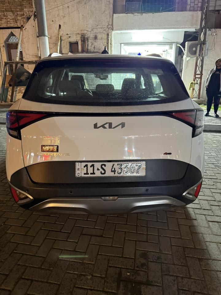 سبورتج 2023 خليجي
ماشية 60 الف كيلومتر
بيهة قطعتين بارد بلباب و4 اصابع بلجاملغ الامامي 
بدون فتحة سقف كشنات مخمل
السعر 215 $
للتواصل ***********
