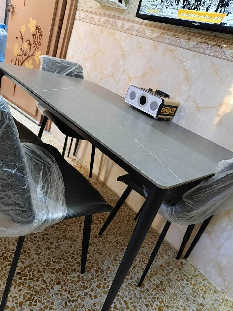 طباخ فريش، للبيع ١٥٠ قفل نظيف فول مابي اي نقص فرن فول
ميز طعام للبيع ٢٥٠ بي مجال بس شرط جديد يجنن مرمر للاستفسار الاتصال عالرقم
***********
