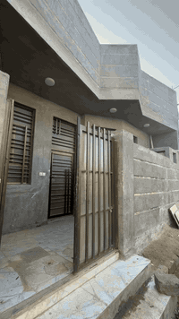 دار للايجار مساحه 100 سعر الايجار كل شهر 300 مطلوب شهرين واتساب 077117...