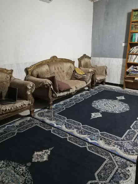 بيت للبيع او المراوس مساحته تقريبا 130م اساس صب كونكريت المكان كوفه ـ شارع ميثم التمار ـ منطقة دور الحوزة يبعد عن الشارع التبليط الرئيسي 70 متر مكوناته غرفة وصاله ودرج وبيتونه وحمام داخلي حالياً مستخدميه مخزن للبضاعه مطبخ طارمه استقبال حمامات خارجيهه
السعر 30 وبيه مجال
***********
