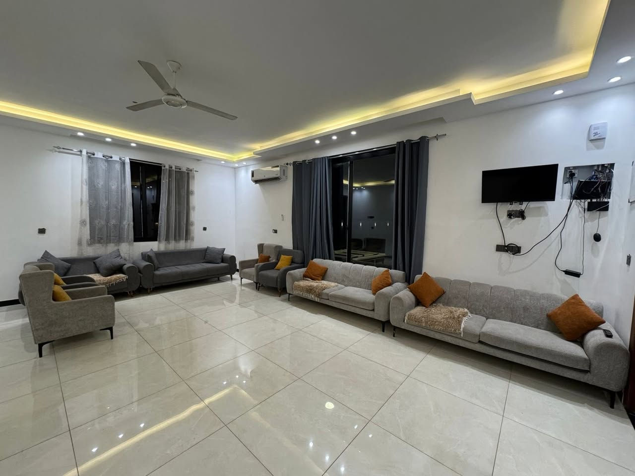 مزرعة ريفيرا 
على بركة الله نفتتح حجوزات العيد 

تتوفر كل أيام العيد
 
الحجز الصباحي من الساعة  ال9 صباحا إلى الساعة 6 عصرا

الحجز المسائي من الساعة 8 ليلا إلى الساعة 6 صباحا

العنوان :- البوعيثة قرب مدرسة الأحرار 

للاستفسار والحجز 
***********
