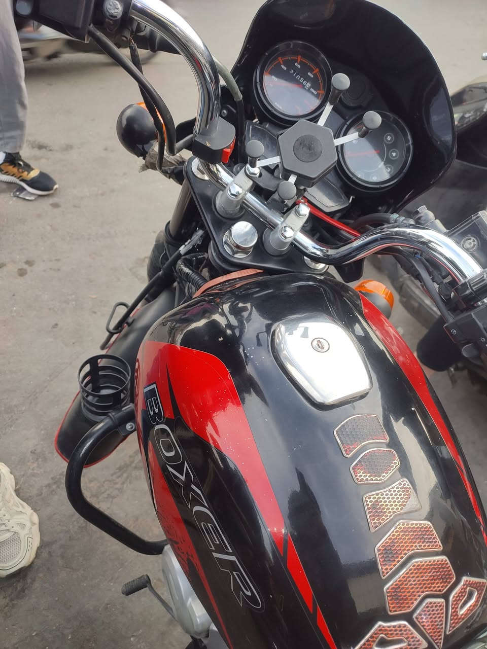 السلام عليكم دراجه بوكسر لبيع مرقم  بسمي مكان بغداد العبيدي السعر 2100 وبيه مجال  الاتصال ***********
