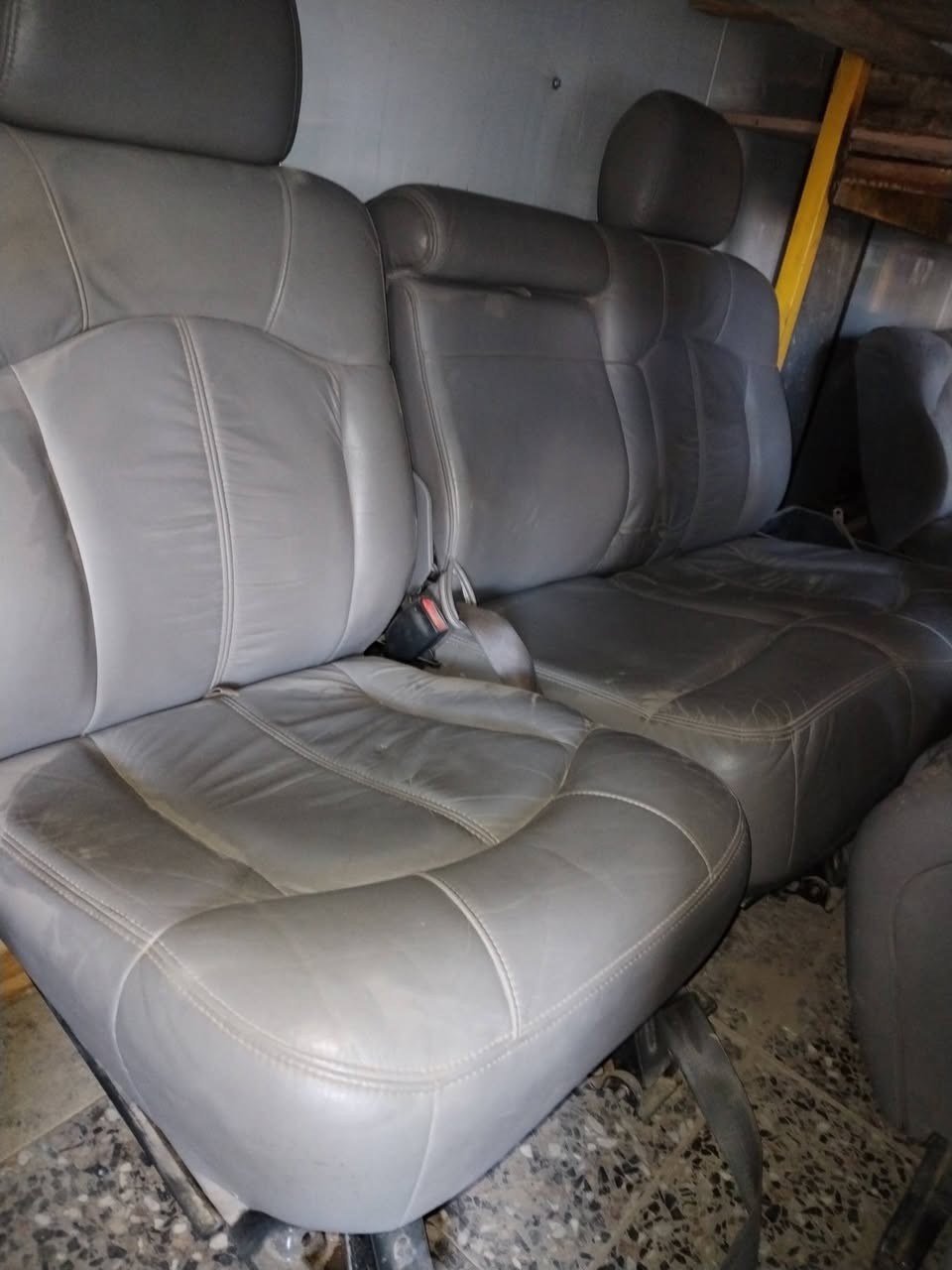 السلام عليكم مجمع الشمري يوفر لكم جميع قطع غيار تاهو يوكن جمس رقمي *********** تخم كراسي الكامل ب500 وبي مجال وزوج دواسات ب150
