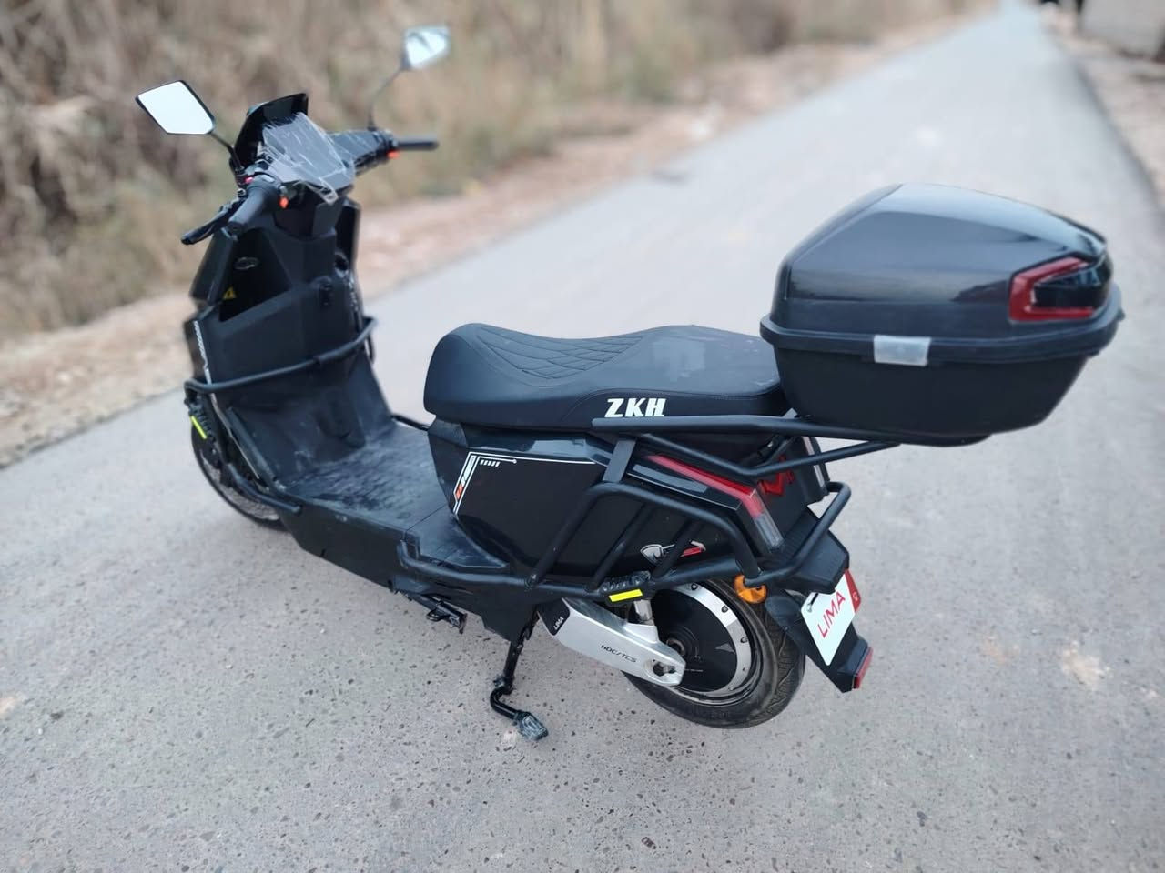 الدراجه شحن للبيع موديل ٢٥ مستخدمه شهر فقط نضافه فول تحتوي علئ ٦ بطاريات *********** المدائن سعرها مليون و ٢٠٠ وبيها مجال
