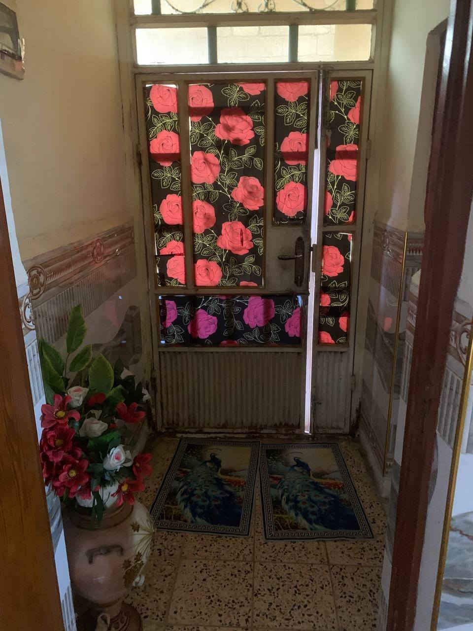 سلام عليكم ورحمة الله وبركاتة بيت البيع مساحه 200متر قرب جامع اسما الله الحسنى الكاطون السعر خابر ودلل الرقم ***********
