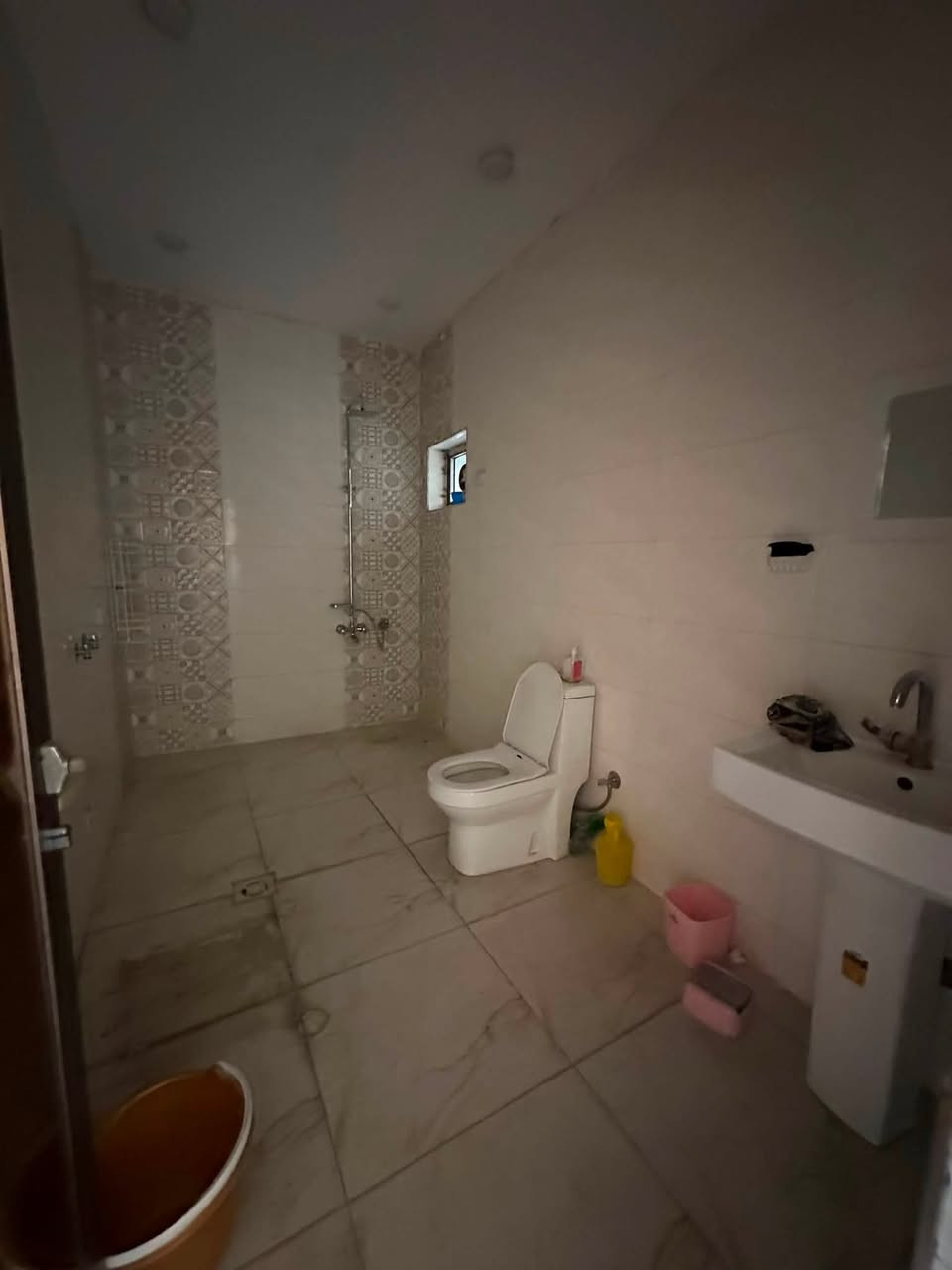 للأيجار في #السيديه
مشتمل طابق اول مودرن  معزول عزل تام مساحه 125 متر 🔶

يحتوي على 2 نوم وصاله ومطبخ وخدمات ✅

*يسلم جهاز من صبغ *

الأيجار 650 الف قفل 🔒

موقع السيديه الضباط 📍

***********
