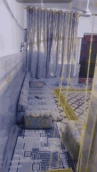 بيت بلديه للبيع 125متر يحتوي على استقبال 4×6 ومطبخ 4×4 وغرفه  3×4 وصاله 4×4 ومنور وحمامات داخليه وخارجيه وساحه للعلم البيت بلديه معامله كامله حي العسكري ١٦ خدمات كامله بضهر التجاري قرب مركز حي العسكري للستفسار اتصال رقم صاحب البيت ***********
