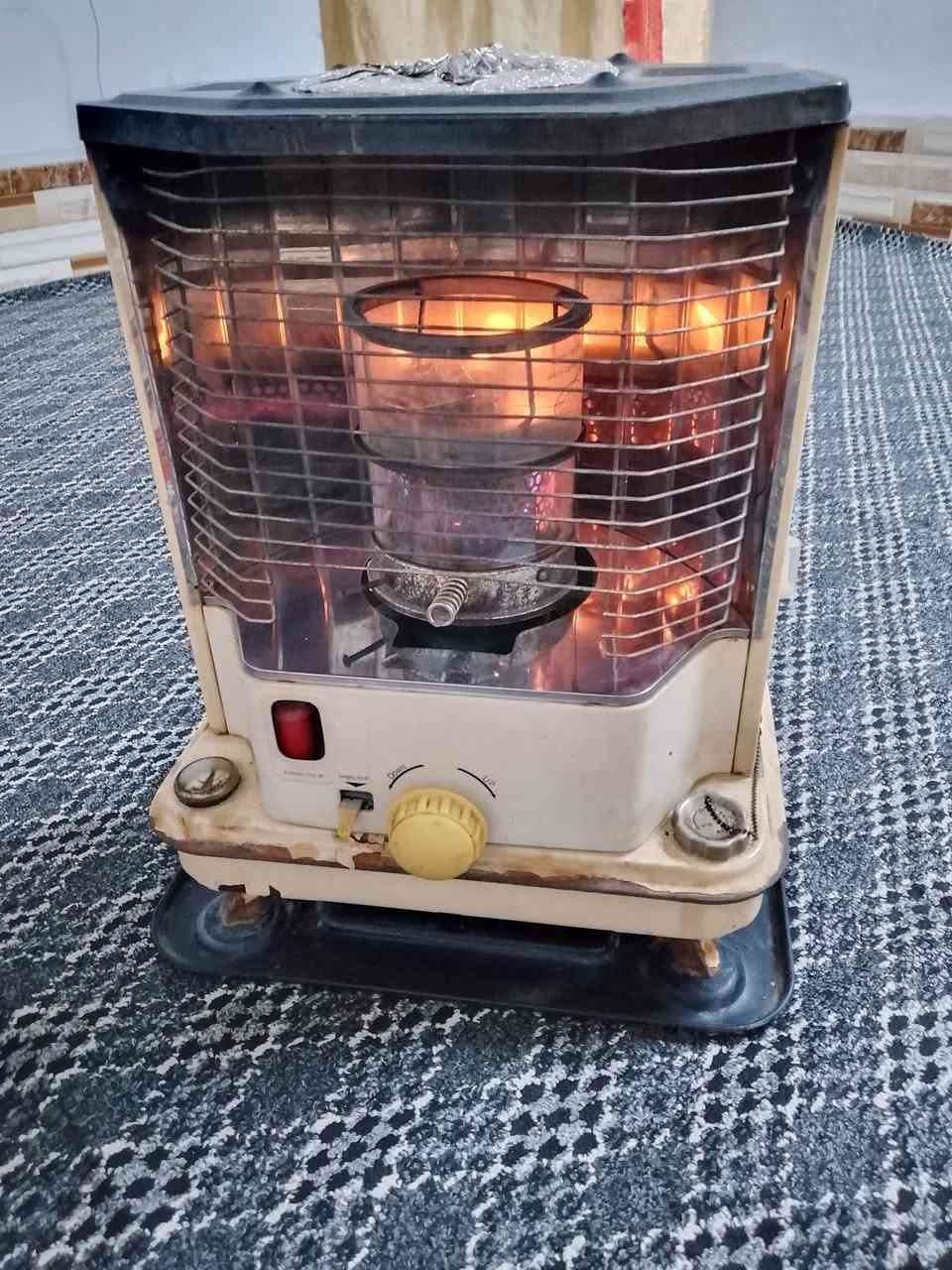 السلام عليكم
صوبه للبيع 
نظيفه شغاله ما بيها اي عيب 
بس بدل الفتيله لأن قديمه ومتروكه من العام 
السعر 25 بيها مجال قليل 
كركوك القادسيه تقاطع ابو خطاب 
***********
