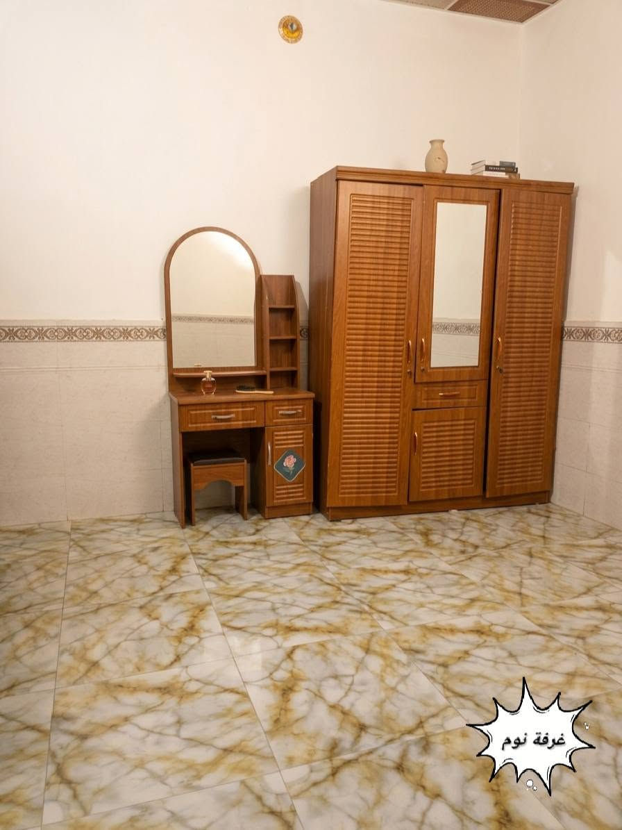 🔴🔴 دار { للبيع } النجف الأشرف 🔴🔴
                {حي النداء }
                { طابو صرف }
--------------------------------------------------------------------------
المساحة    { 100 متر  }
الموقع      { الفرع الذي امام بانزين النداء الجديدة }    
رقم العقار {  ***55  }
--------------------------------------------------------------------------
يتكون من طابق واحد، صاله + استقبال +
مطبخ + صحيات داخلية وخارجية + غرفة نوم.
--------------------------------------------------------------------------
ملاحظة// المنزل صب كونكريت مسلح بالكامل + الداخل بناء ممتاز نظيف جداً درجة اولى، الحائط الداخلي للمنزل سيراميك، ارضية المنزل بورسلين بالكامل + سقوف ثانوية + حرف T
--------------------------------------------------------------------------
للاستفسار الاتصال على الرقم
التالي { أو } الاتصال على الواتساب
 { أو } زيارة المكتب   
  
***********
‏‪***********‬‏
--------------------------------------------------------------------------
موقع المكتب  :
 اضغط على الرابط المثبت في السيرة أعلاه // الفرع امام عمود ٥٤، امام الجوهرة مول 
--------------------------------------------------------------------------
تريد تبيع بيت او عرصة اتصل
على الرقم المثبت في البايو او مراسلتنا
 عن طريق الصفحه او اضغط على
 الرابط
--------------------------------------------------------------------------
 https://www.facebook.com/share/1E1onzQt66/
