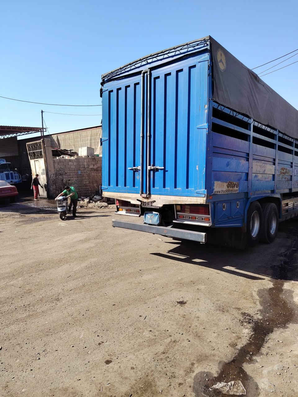 السلام عليكم بدي البيع الطول 7/40  العرض 2/45 الارتفاع 2/60  ***********
