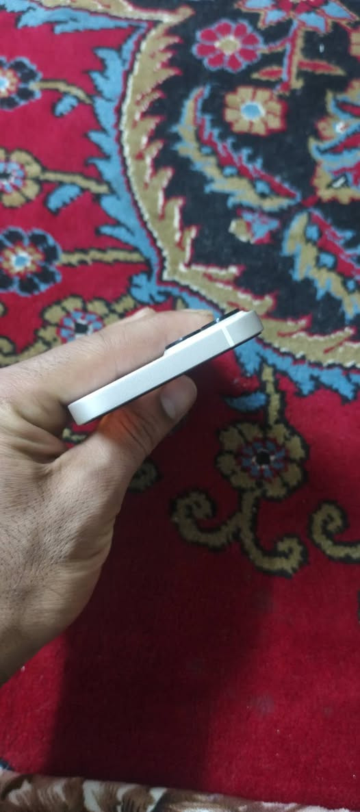 ندي هذا ال 13برو جاهز اخو صفر بطاريه 89 شخط مابي عل فحص سعره ٣٠٠,& قفل قفل
***********واتس موجود
