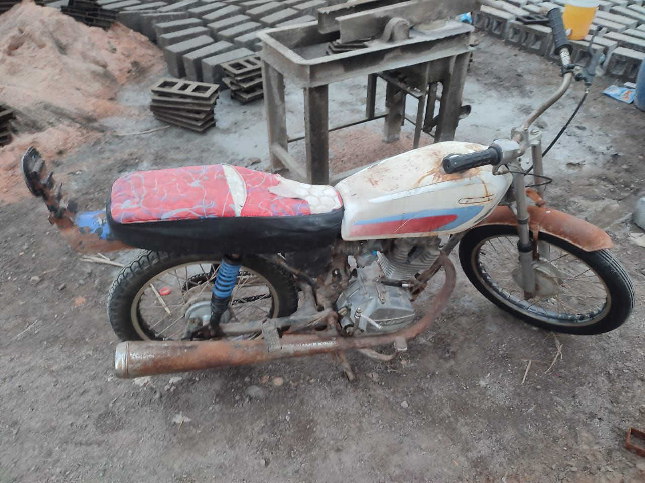 سلام عليكم اخوان دراجه ايراني ادوات ادوات سعرها 200وبيه مجال للشراي رقمي *********** مكاني قضاء المدينه منطقة الحلاف البوكتايب
