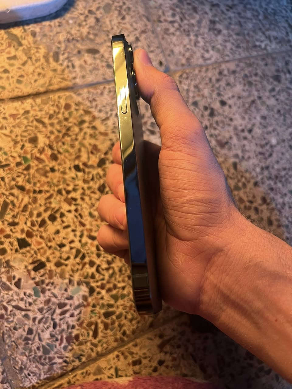 ايفون 13 برو ماكس ذاكره 256 بطاريه 83 بلاديه 
شرق اوسط مكفول كفاله عامه  مكفول من زلغ  
لون زيتوني مرغوب فقط بي شخط مو كسر يسمونه 
شخط بضهر مابين بسيط السعر 700 بي مجال 
مكاني بغداد رقم ***********
