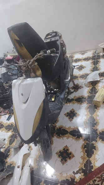 السلام عليكم
ماكس عدله للبيع
مفتوحه 55 واحد من براغي الصالنصه مكسور
كفراته كامله 300 وبيه مجال
واتساب ***********
