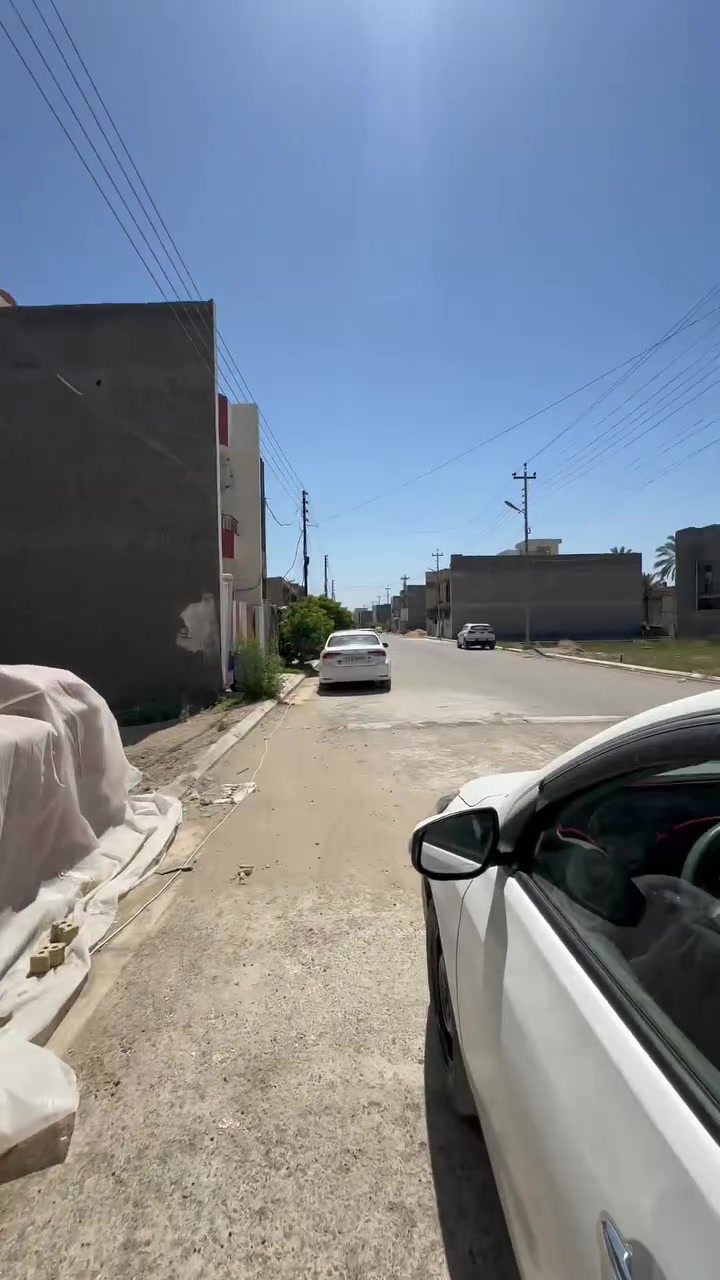 بيت 70متر ملك صرف زراعي سند 25 كامل واجة4و25سنتمترونزال 16طابقين طابق الاول صالة ومطبخ وغرفة ودوره مياه وطابق الثاني غرفيتن نوم ودورة مياه وصطح وستارة وبيتونه بغداد مقابيل جزيرة بغداد السياحية حي الحسين شارع الاول يبعد عن الشارع الرئيسي 100متر السعر  ***********احمد قصاب
