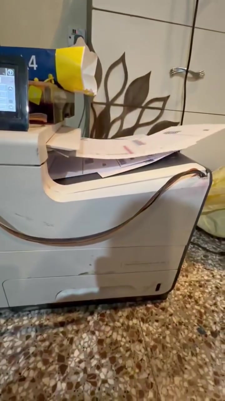 طابعة hp عداد ٢٢٠ الف سعر الطابعة ٦٠٠ الف توصيل متوفر كل العراق للاستفسار مع الرقم ***********
