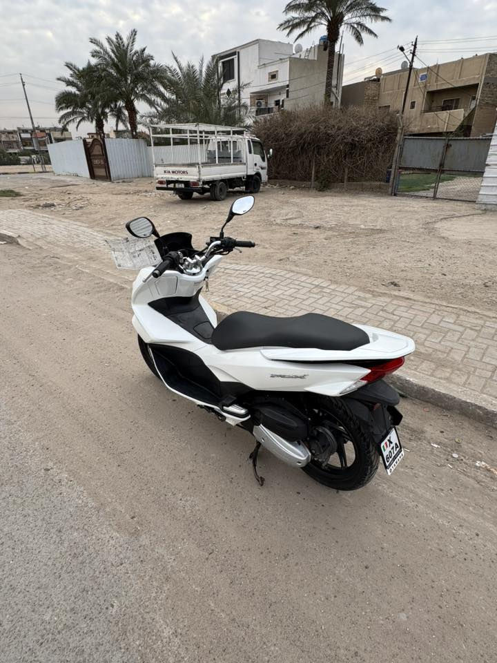 السلام عليكم للبيع بيسي اكس جيل الثاني ياباني اصل دراجة بحالة الوكالة  مكينة 150 مواصفات حساس استان وتدفئة بل يدات حساس زدحام  بيهة مكينة اشك الكاع  ورقة مزاد اليابان موجودة دراجة جداً حلوة واحلة من الصور السعر مليونين و 150 / 2150   العنوان بغداد البلديات رقم ***********
