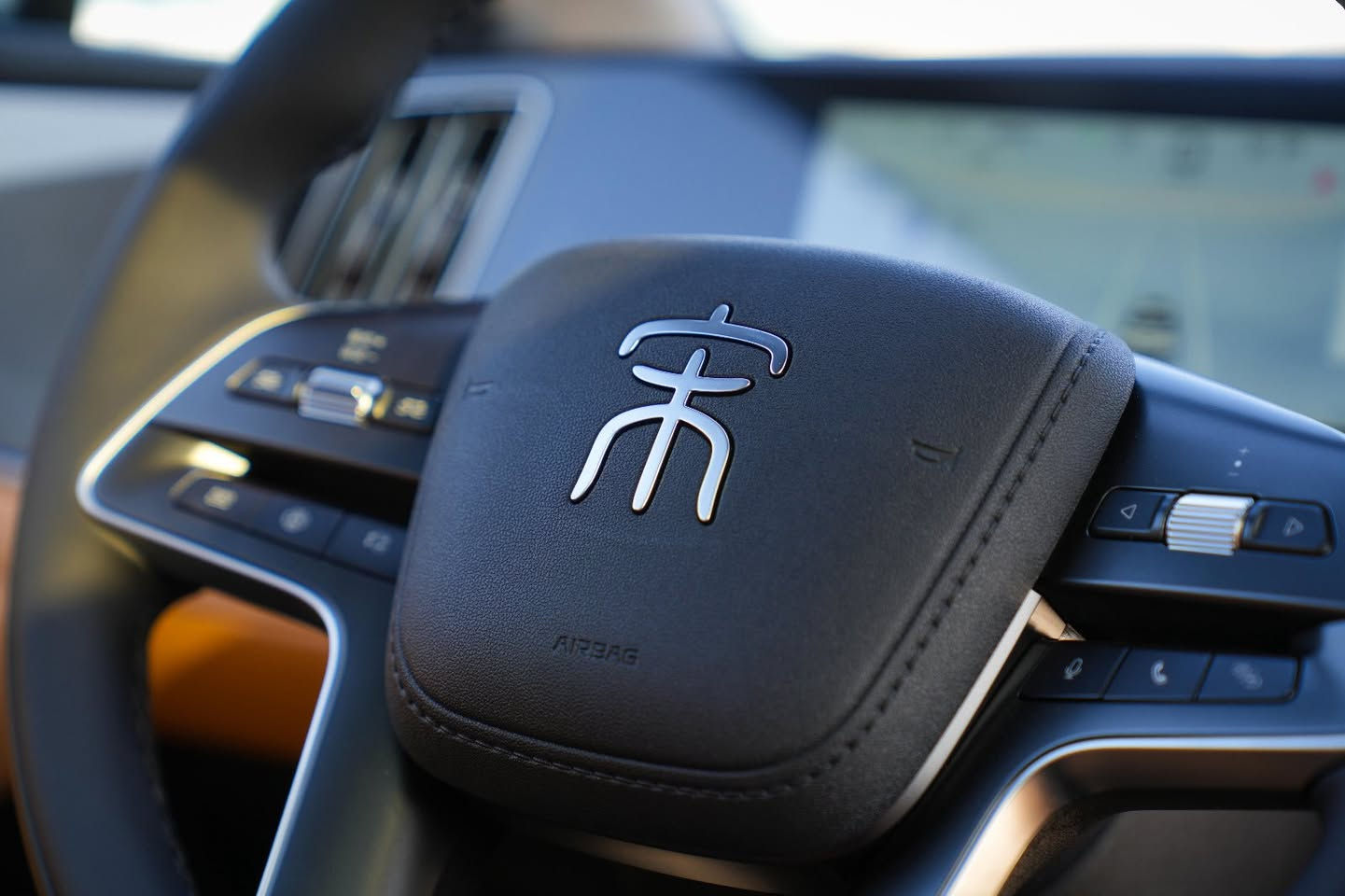 السعر 28,300,000 مليون 🔥
BYD سونگ L

بدون دلاليه فقط مبلغ السياره ☑️

بي واي دي سونك L فوووول كاميرات ٣٦٠ درجه 5كامرات كشنين كهرباء تبريد كشنات شاحن وايرلس رادارات  360درجه بلمري وامامي وخلفي ومانع تصادم  بانوراما بطاريه جبيره 

صفر زيرو   شاشه جبيره مستشعر بشر وحيوان وسيارات مواصفات متخلص بيه كامل مرفقات شاحنات عدد ٢ وفوم وكارت وارضيات ورام ☑️

متوفر جمله ومفرد 

بسعر 28,300,000 عراقي 

السعر غير شامل رسم المرور  

للاستفسار 

***********
