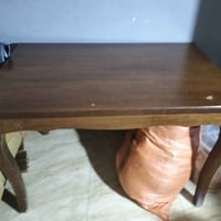 ميز طعام • بدون كراسي