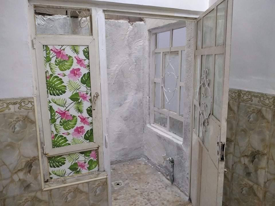 بيت ٥٠ متر طابو صرف للبيع يتكون من غرفه وصاله ومطبخ ومنور وصحيات العنوان حي العسكري  شارع السبيس قرب شارع الصب جميع الخدمات متوفره كيات والسلوك يمه مدارس يمه للاستفسار اكثر مراسلة الصفحه او الاتصال على الرقم ***********
