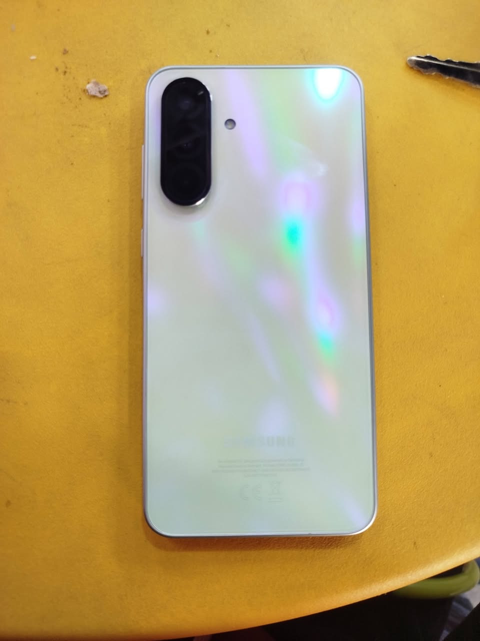 جهاز صارلي 20 يوم اخذته كلاكسي 36Aمكاني ديوانية *********** الكارتونه وياه شاحنه هم وياه
