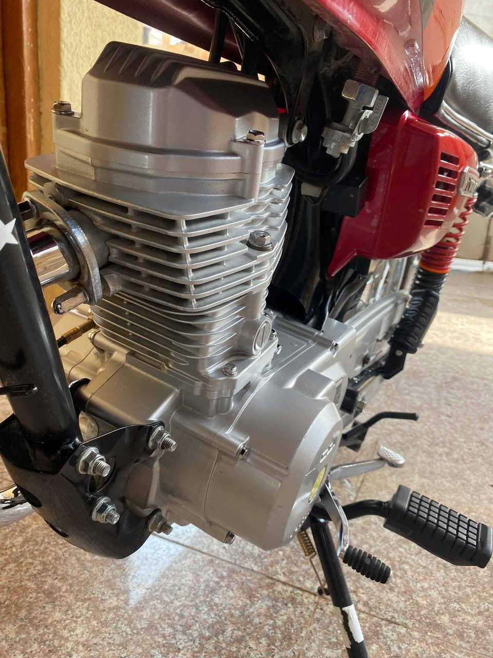 سلام عليكم موديل ٢٠٢٧  دراجة جديدة اوراق سكنر مكان الدراجة لكوت لسعر ٧٥٠ وبيها مجال كلش قليل  اتصل وبيك خير  وتدلل***********
