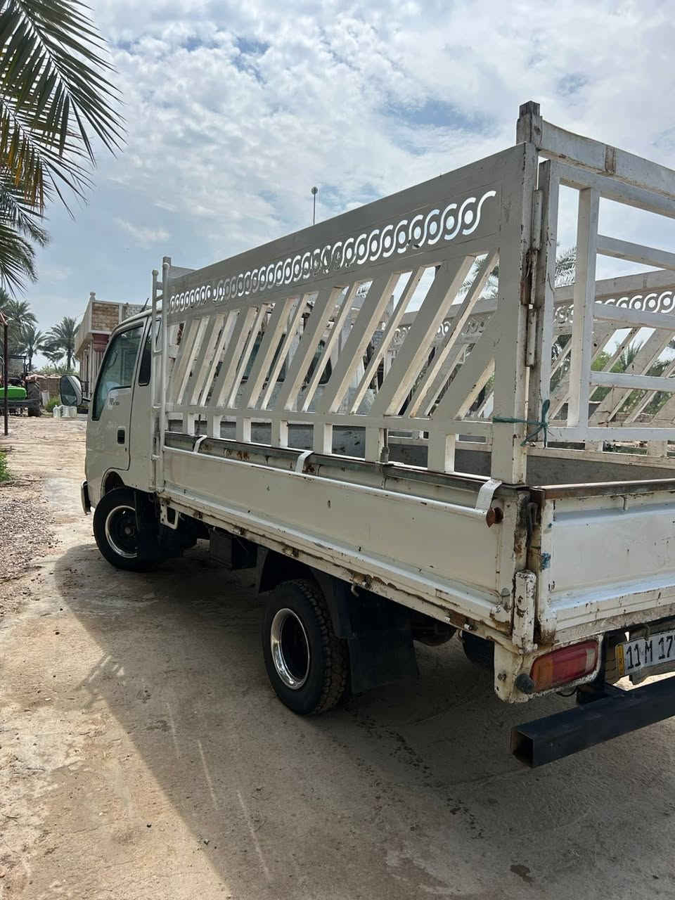 السلام عليكم 
فونتيره للبيع  ١٩٩٨
سنويه مجدده  ارقام انكليزيه  بغداد 
محرك تخم تاير كوري 
مكان بغداد  
السعر ٦٠ 
رقم 
***********
***********
