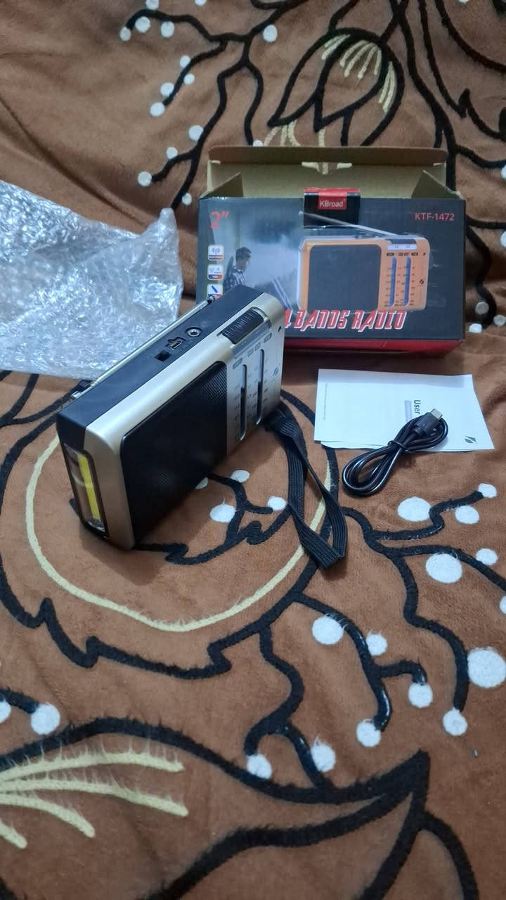 السلام عليكم اخواني راديو صغير جيبي جديد بالكارتون اربع موجات مع FM مع كيبل شحن ويشتغل بيه لايت جانبي السعر ٢٠ الف الاتصال ***********
***********
