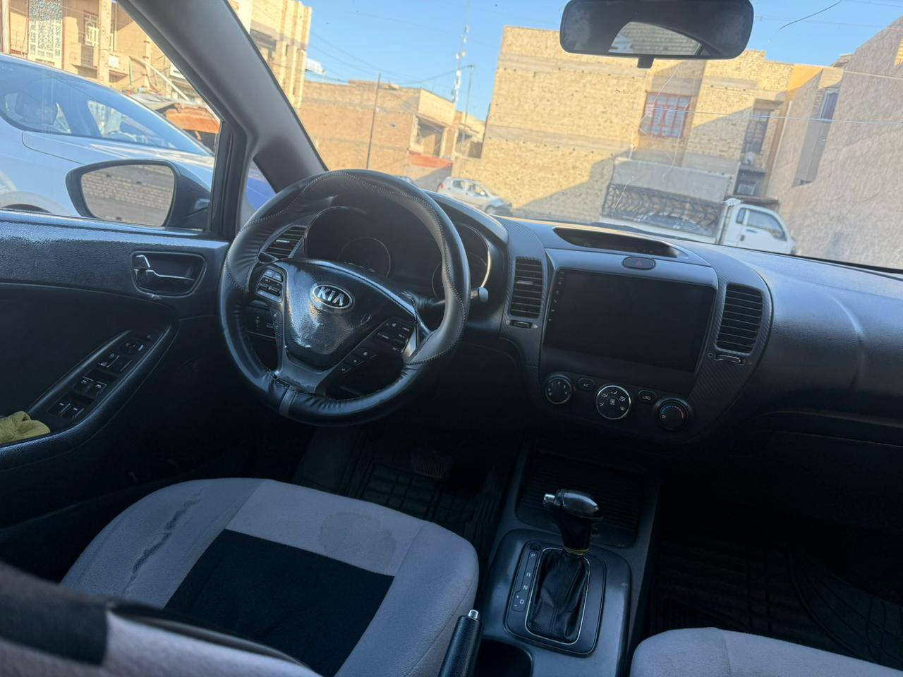 سلام عليكم كيه فورتي موديل 2014  مكينه 2000 GDi  لمو شراي لايكسر بالحلال ولا يواعد جذب مكان السياره بغداد الكاظمي او التاجيات السعر 92 وبيه مجال ***********
