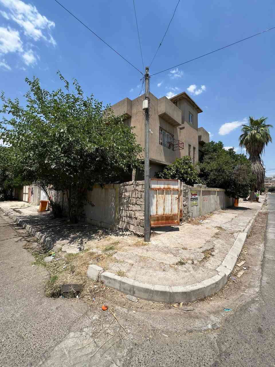 🏠دار ركن للبيع مساحة 183 متر الواجهة 15 × 12.2 متر

🛑طابقين بنا قديم بحساب ارض 🌀

1️⃣الطابق الاول : غرفة نومً  + هول + استقبال + مطبخ كراج + حديقة 🌳+ صحيات 🚾

2️⃣الطابق الثاني :  ثلاثة غرفة نوم + هول + بلكون + صحيات 🚾

📄سند سكني ملك صرف / شرط القرآر التمليك والتحويل

❌لانتعامل برفع سعر العقار عن سعرة الآصلي نجمع البايع بالمشتري مباشرتأ _ لا نوقف البيعة بخلاف عن الدالية

🛑موقع مميز جداً 💥

🔴سعر مناسب جداً ⚡️

🌍الموقع / حي المهندسين قرب (( منتزة المهندسين ))🌴

🔴يقع على شارع تبليط 12 متر ⚡️

للاستفسار

⏮️مراجعة مكتب العلاف لتجارة العقارات 🌟

أو الاتصال

☎️ أسيا ***********

أو

☎️ كورك ***********

⏪️مع العلاف للعقار استثمارك في آمان ⭐️

🌐عنوان المكتب / الموصل _ حي الزراعي قرب جسر السويس 🔥 

📌نستقبل عقاراتكم وطلباتكم العقارية .
