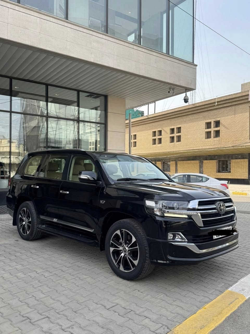 لاندكروز مديل 2017 خليجي مكفوله كفاله عامه مكينه 8 سلندر vxr جاهزه من كل نقص مكانها بغداد بريميه تحويل مباشر او وكاله السعر 460 وبيه مجال للاستفسار ***********
