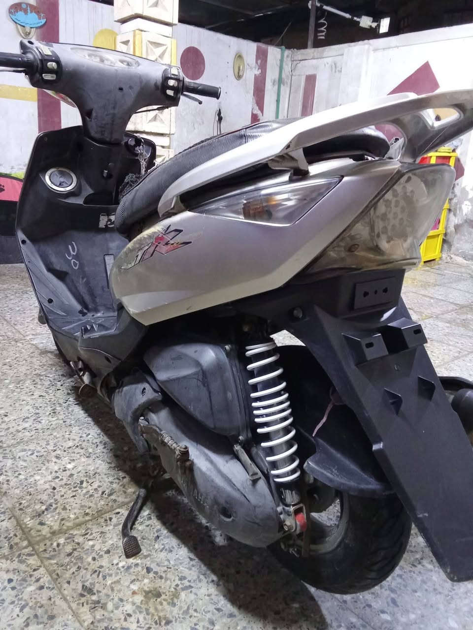 سلام عليكم للبيع ثعلب( GTR الشكل القديم)
دراجة بلادية خرسة 
ما بيها اي نقص كاملة مكملة بيها بكلايت خلفي خلية
شغالة سلف هندر كهربائيات كلها كاملة 
كيلو متر بانزين كله شغال 

(#السعر_550قفل) مكانها بغداد الامين الثانية 
***********
