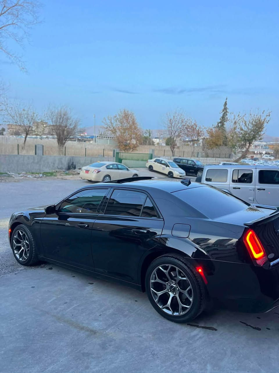 Chrysler Obama 2018

***********

كرايسلر اوباما 2018S

مواصفات S300(سقف بانوراما-رادار امامي كبير-شفتات بستيرن-مقاعد جلد و تدفئة-رادار جانبي-حساسات خلفية و امامية)

مكينة ٦سلندر حجم ٣.٦لتر تنفس طبيعي
ماشية 60,000 ميل و ب حالة جداً ممتازة 

السيارة كلين تايتل كفالة عامة
بيها ٣ مكان تعديل بارد
بدون دواخل و ارباك
السيارة كلش حلوة و نظيفة

السيارة رقم السليمانية الدولي سنوية جديدة و ب أسمنا و اكيد شرط التحويل 
مكفولة من كير و محرك و كهربائيات
مكاني السليمانيه

و ب سعر(259$) ورقة و بيها مجال السليمانية, العراق
