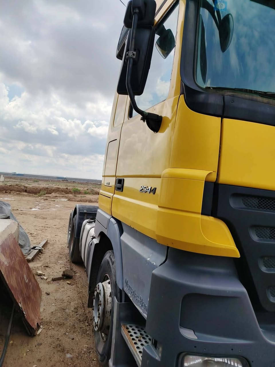 السلام عليكم اكتروز البيع مؤديل الفين و 8 مكفولة كفالة عامة حجم 44 /25 بدون ضبارة موجود ***********
