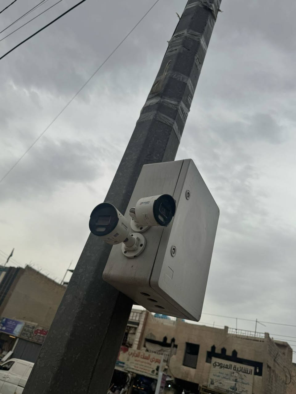 بفضل الله تم تنصيب منظومة كاميرات مراقبة Hikvision في أحد مواقعنا ببغداد الكرخ.

✅ صورة واضحة وجودة عالية
✅ متابعة من الموبايل 24 ساعة
✅ تسجيل مستمر وحماية للموقع

مكتب الأمان الذكي يوفر تجهيز وتنصيب وصيانة جميع أنواع كاميرات المراقبة داخل بغداد والمحافظات.

📞 ***********
📞 ***********
