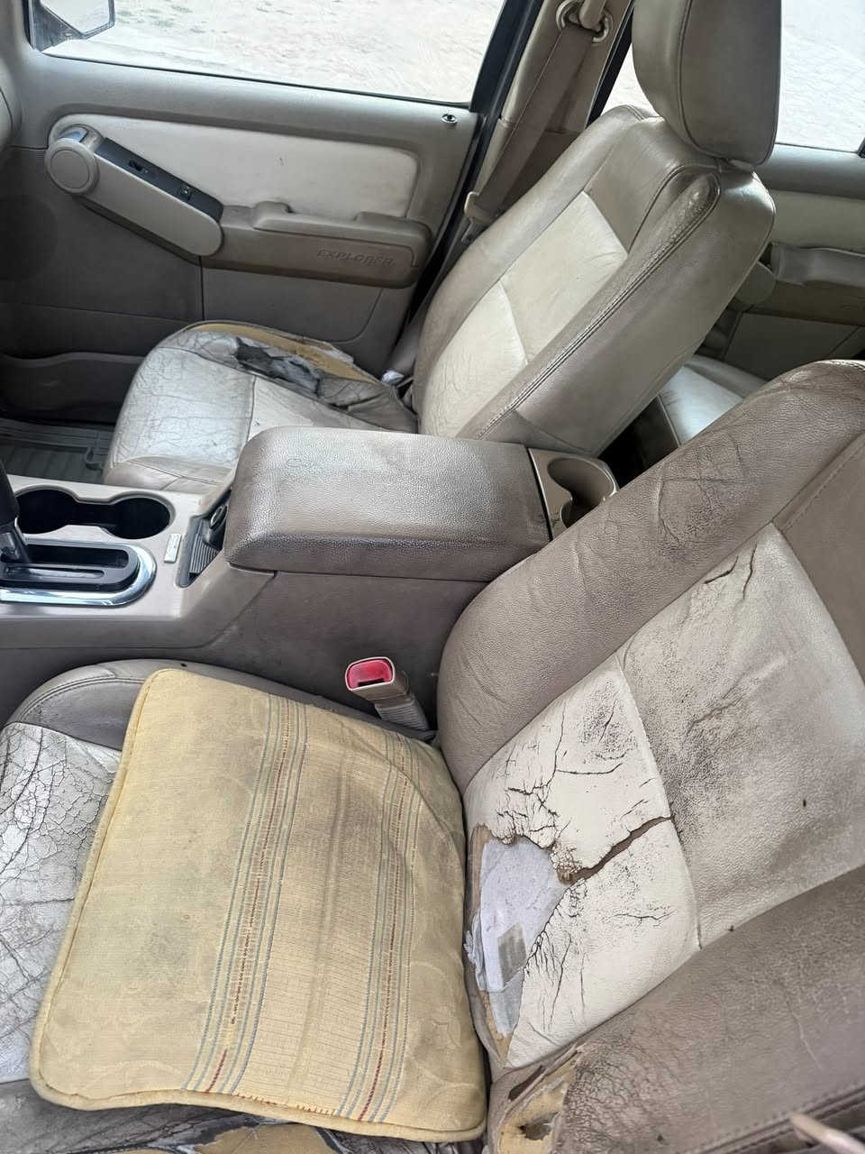 فورد اكسبلور 2010 خليجي
مواصفات xlt
محرك مكفول
كيرها مبدل اصلي
مبدل دعاميه اثر حادث بسيط فقط
داخلها مثل مشوف 
السياره يرادلها حداديه 
بيها تلحيضات 
رايدها ب ١٠٠ $
مكانها بغداد 
رقم هاتف *********** للاستفسار اكثر
