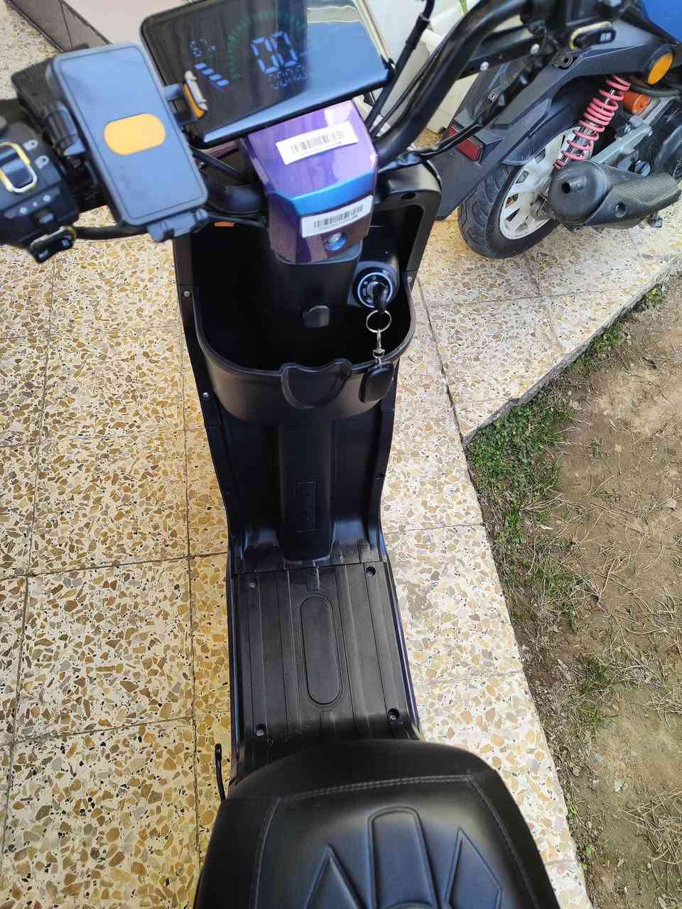 🛵دراجه شحنR9 للبيع 🛵
الدراجه نظيفه مثل ما موضح بالصوره

تشغيل عن بعد 

خمس بطاريات دبل كبار Winlee

دبل اشاره+ اشاره يمين يسار 

نضام 4 سرع سرعه  109

نضام (P)

نضام (R) رجوع للخلف

شحن تليفون يو سبي 

قفل ستريرن 

جهاز انذار عن سرقة

 يجي سويچين

🏡المكان: كركوك_شارع قدس🏡
📞الرقم: ***********📞
ا💸لسعر:390٫000وبي مجال💸
